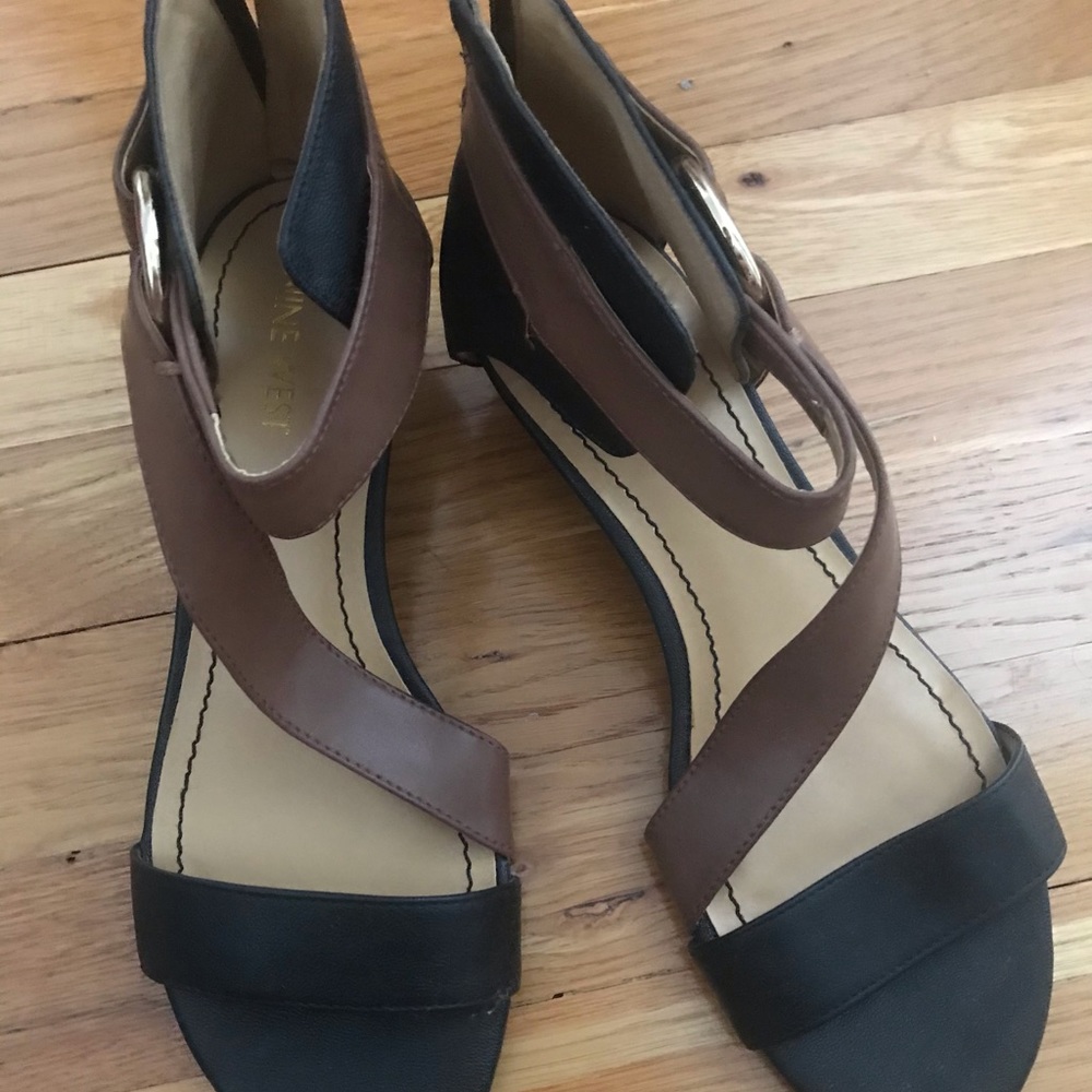 Nine West dual tone wedge sandals NWOT size 7